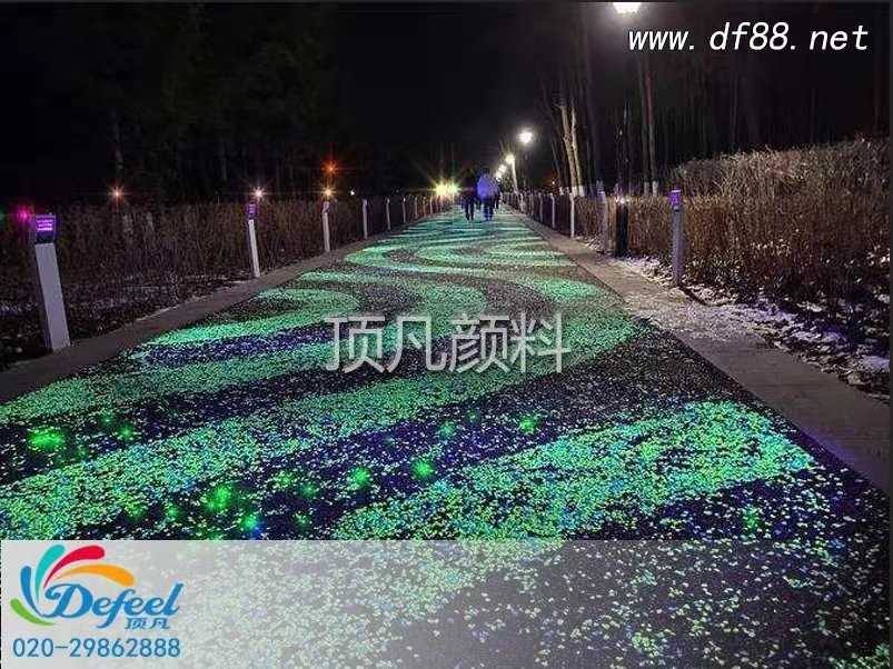 夜光粉的巧妙使用可以让道路好看又实用